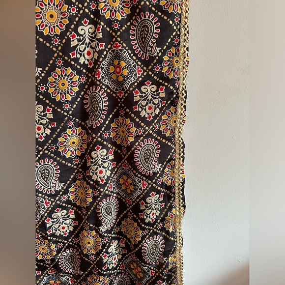 NEW silk designer dupatta - Picture 2 of 3
